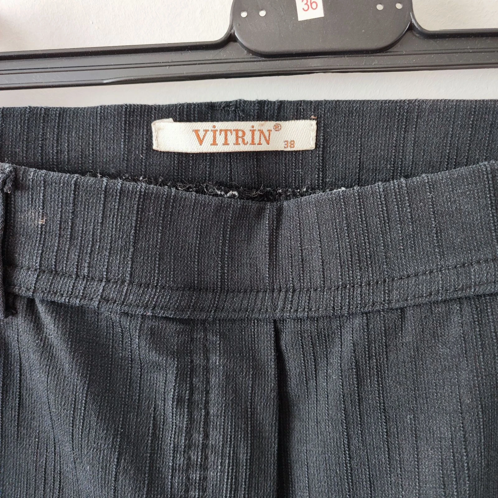 Calça jeans preta corte slim – photo 4